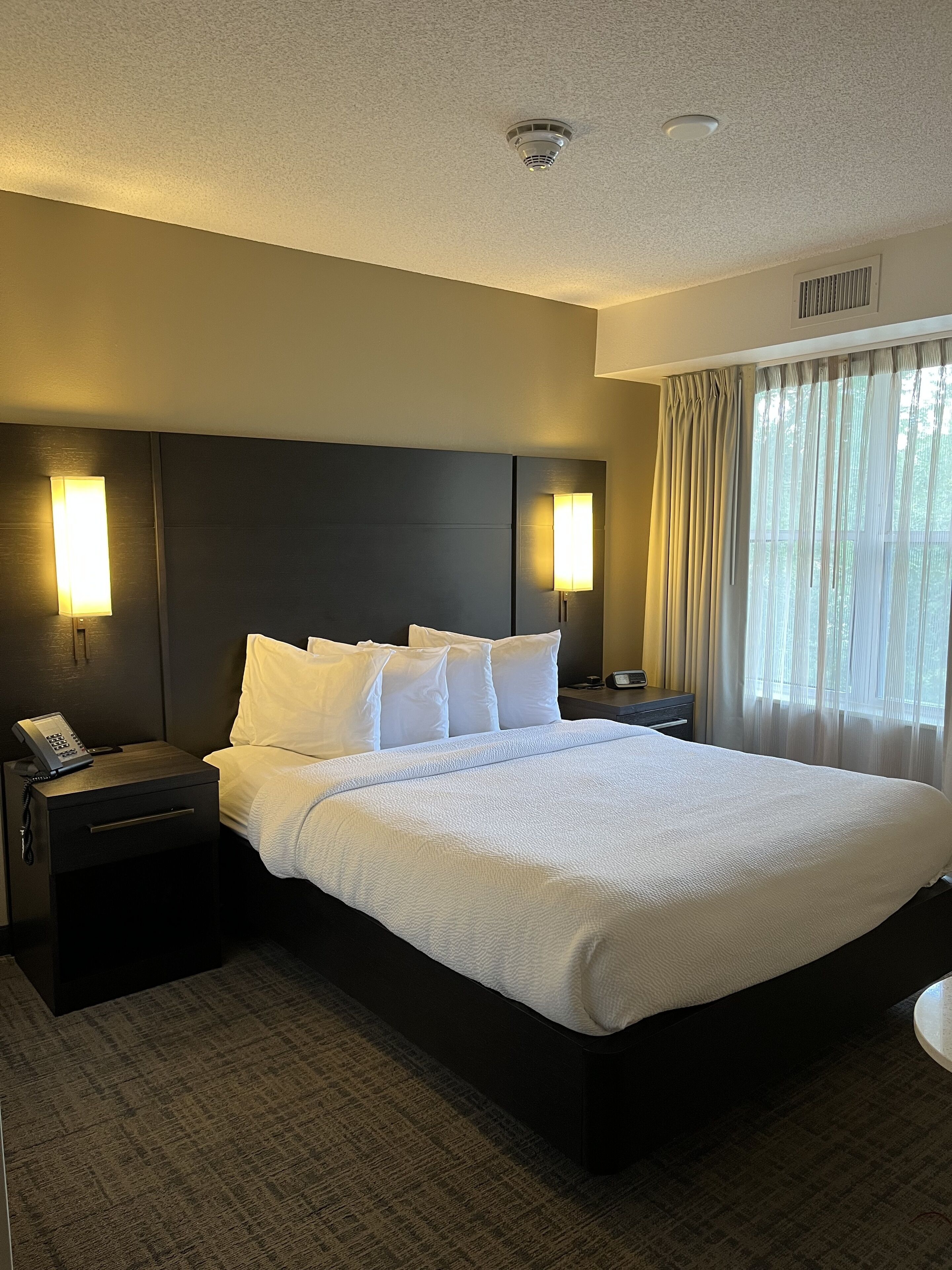 1 bedroom, egyptian cotton sheets, premium bedding, pillow-top beds