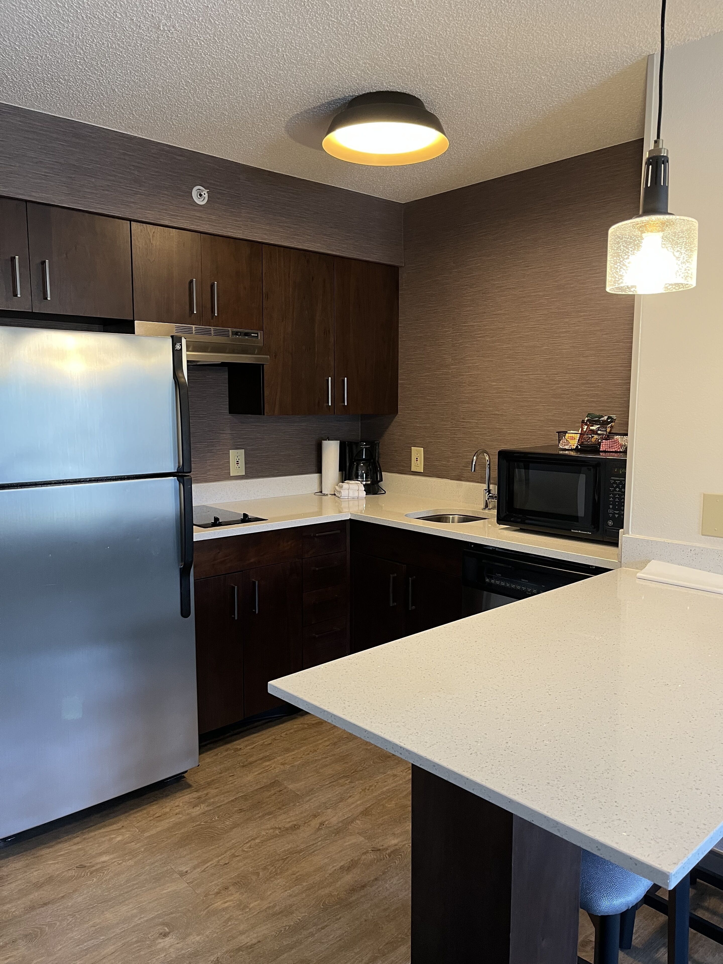 deluxe studio suite, 1 queen bed with sofa bed, fireplace | private kitchen | fridge, microwave, coffee/tea maker, cookware/dishes/utensils