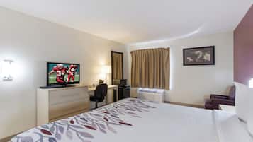 Deluxe Room, 1 King Bed, Non Smoking | Desk, blackout drapes, soundproofing, iron/ironing board