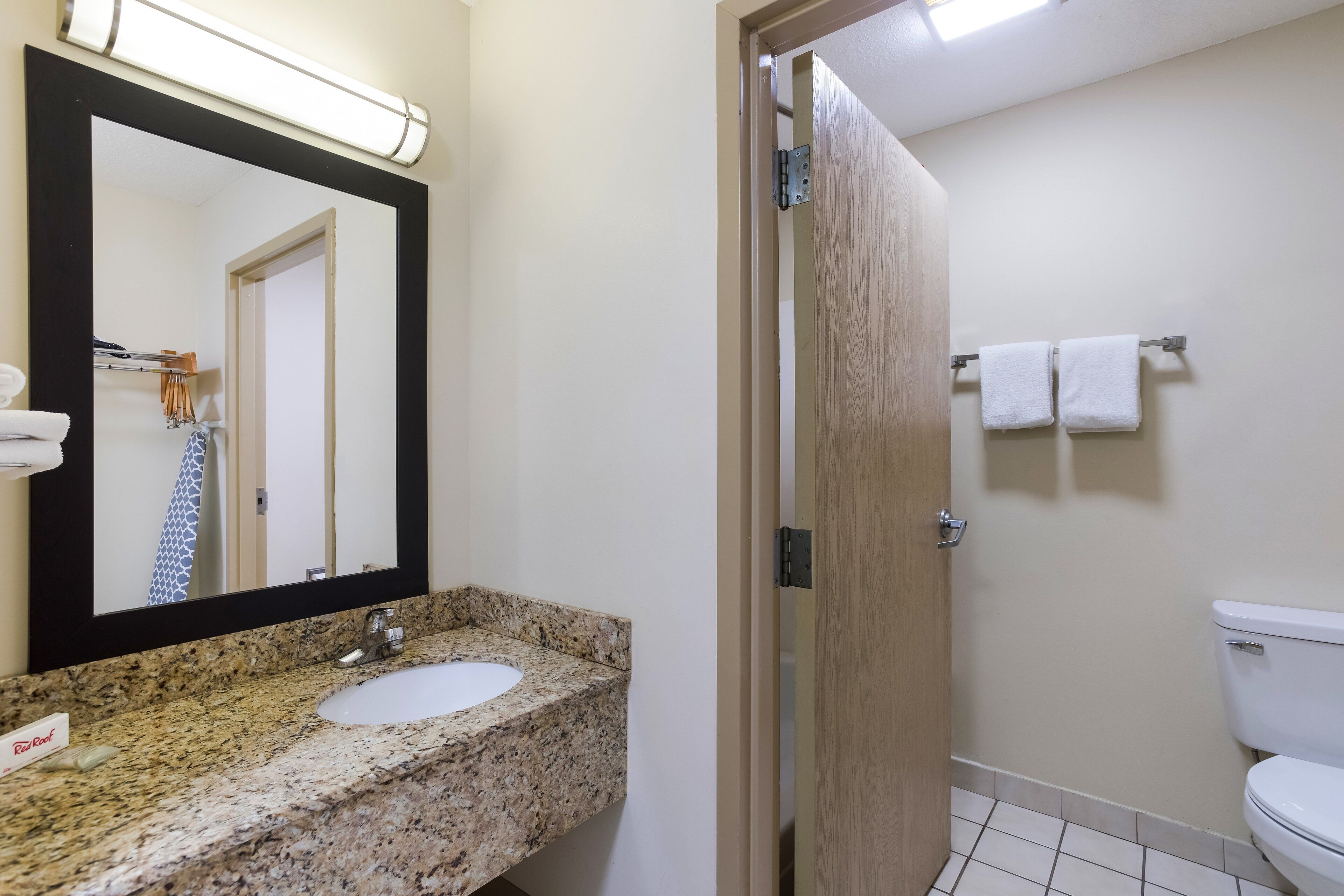 superior room, 1 king bed, non smoking | bathroom | free toiletries, hair dryer, towels