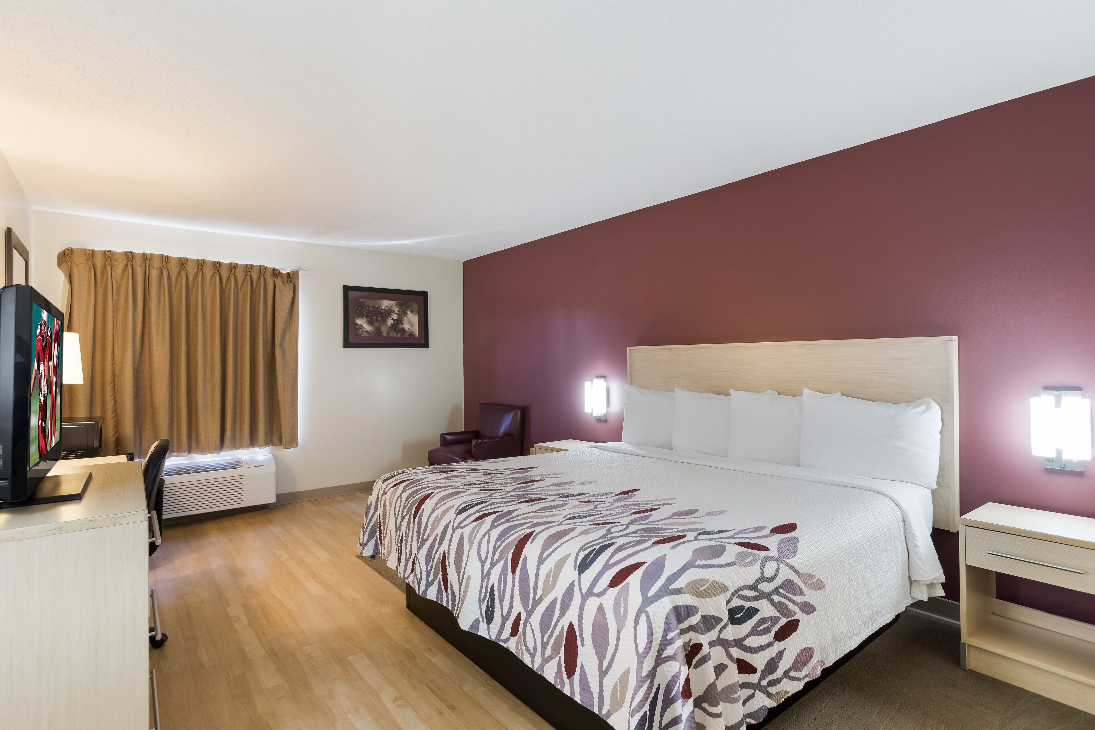 deluxe room, 1 king bed, non smoking | desk, blackout curtains, soundproofing, iron/ironing board