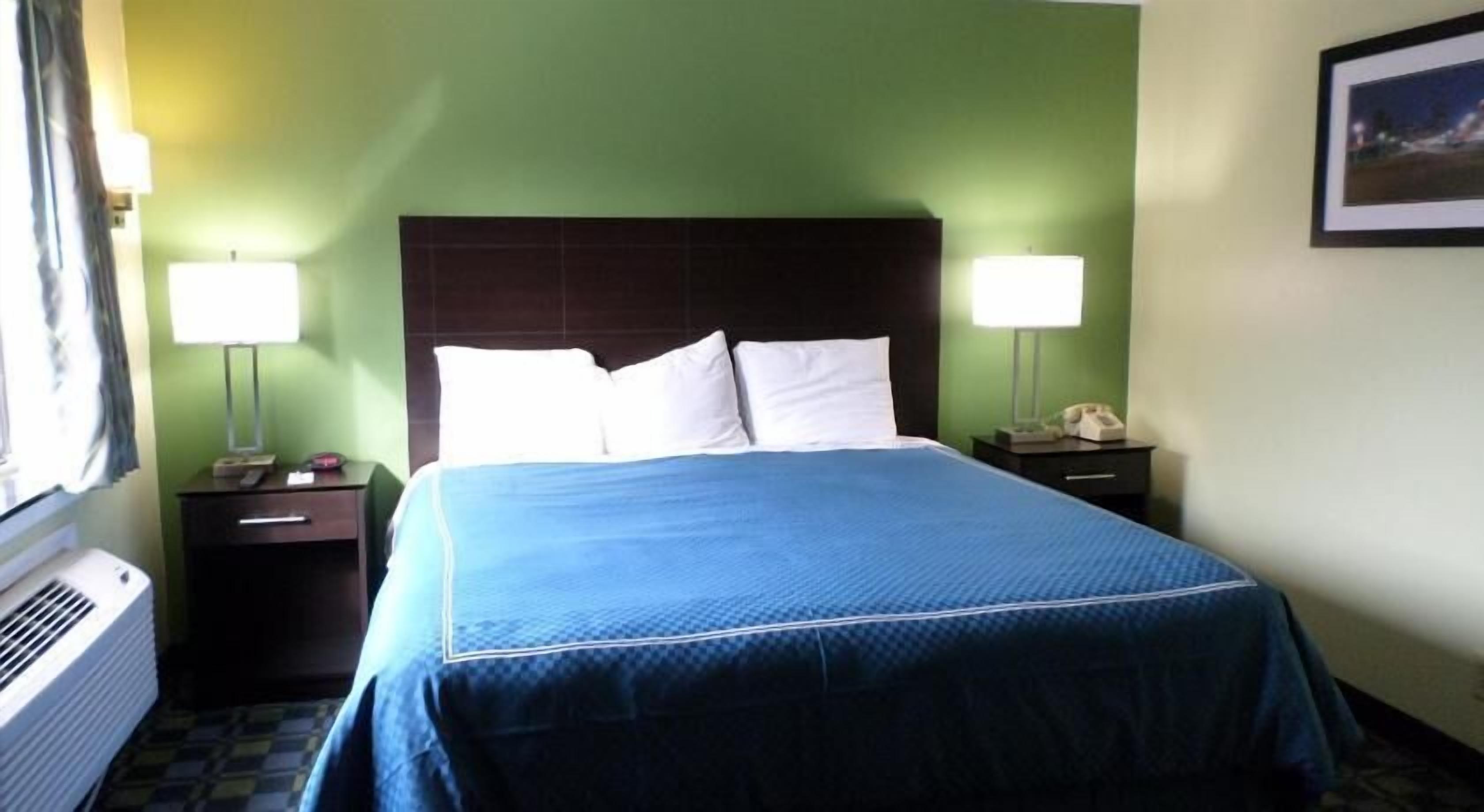 Desk, iron/ironing board, free WiFi, bed sheets