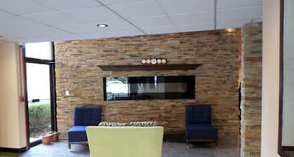 Travelodge by Wyndham Cleveland Lakewood