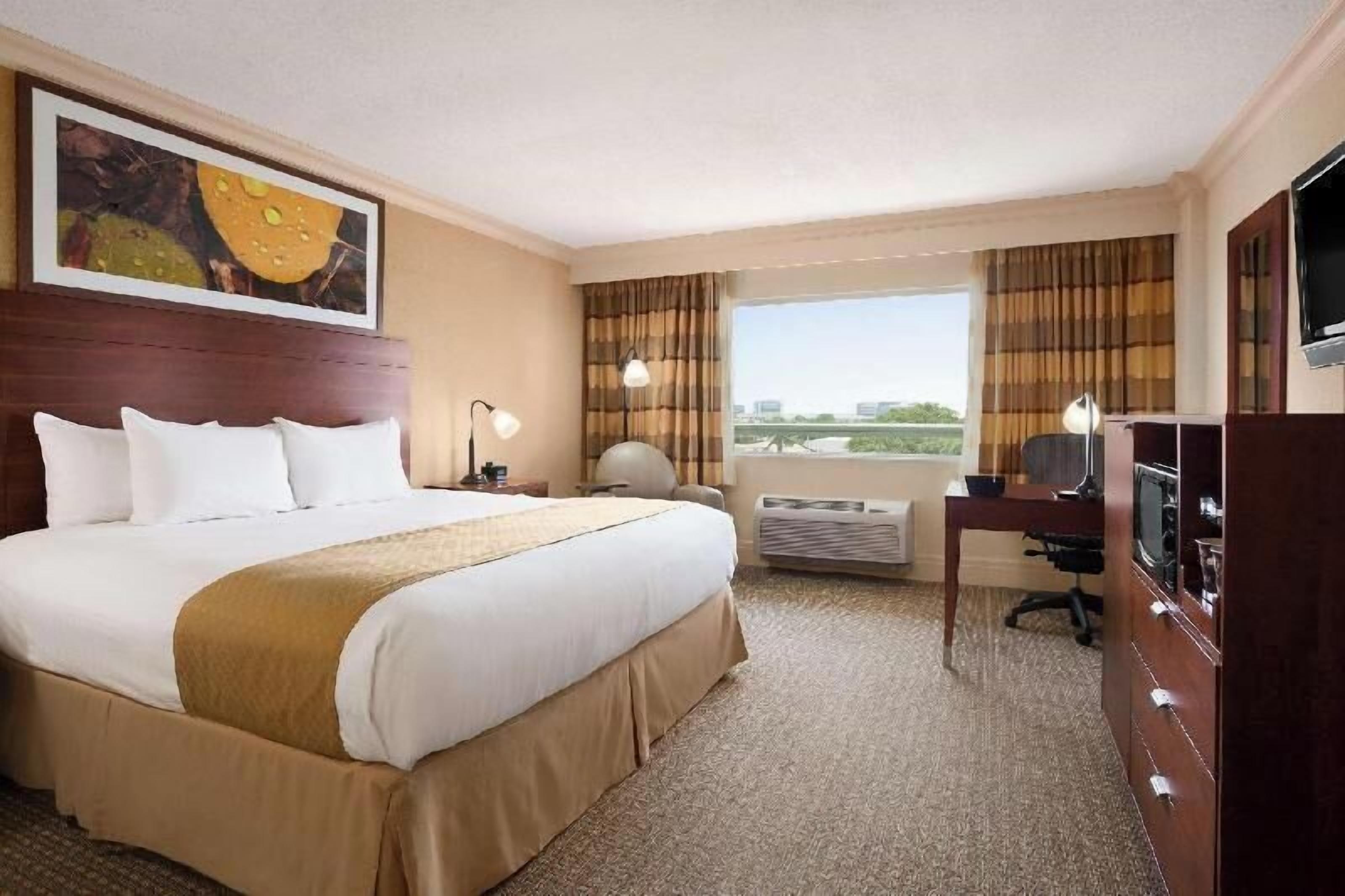 In-room safe, desk, iron/ironing board, free cots/infant beds