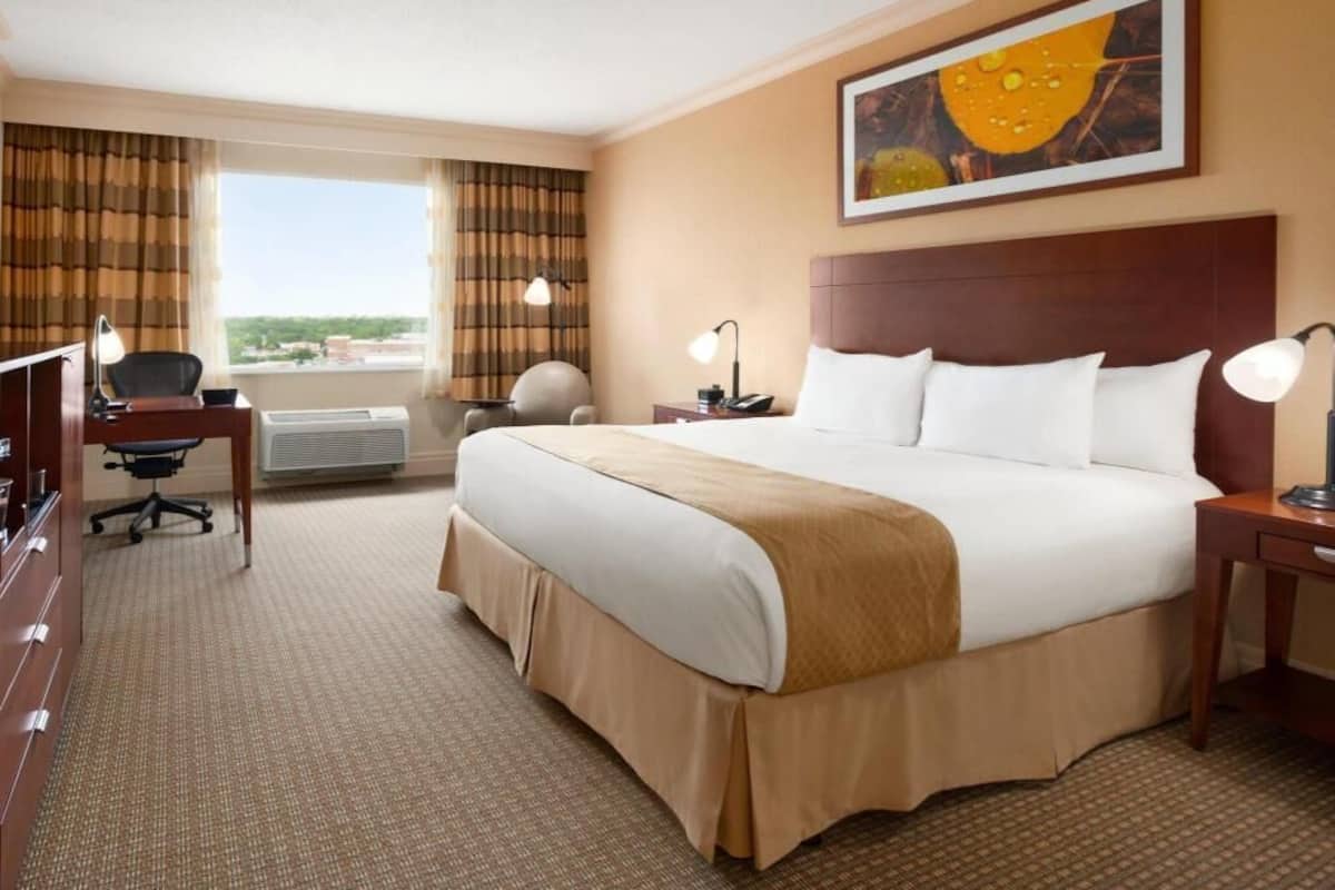 In-room safe, desk, iron/ironing board, free cots/infant beds