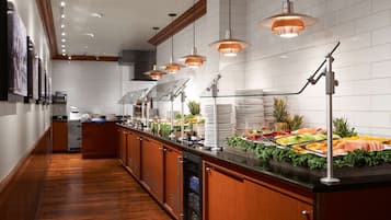 Ontbijtbuffet in het weekend (USD 19.95 per persoon)