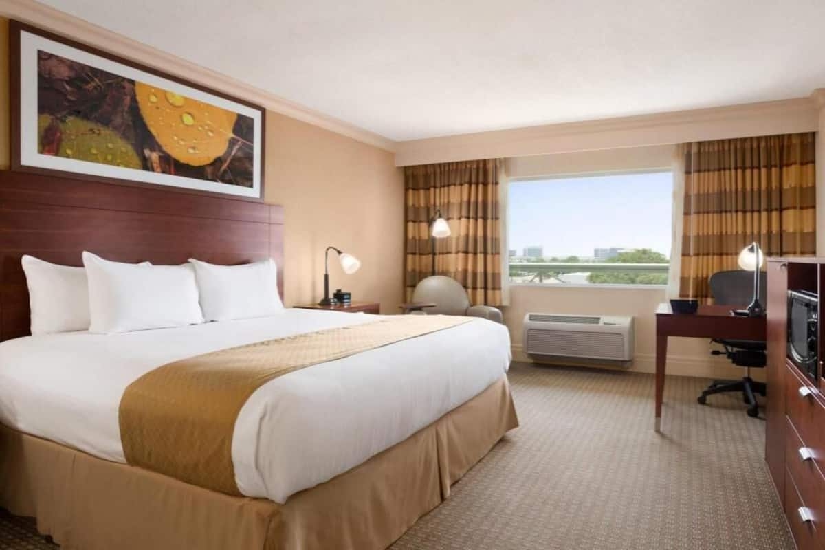 In-room safe, desk, iron/ironing board, free cots/infant beds
