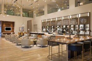 Breakfast, lunch and dinner served - DoubleTree by Hilton Hotel Dallas – Love Field (Dallas)