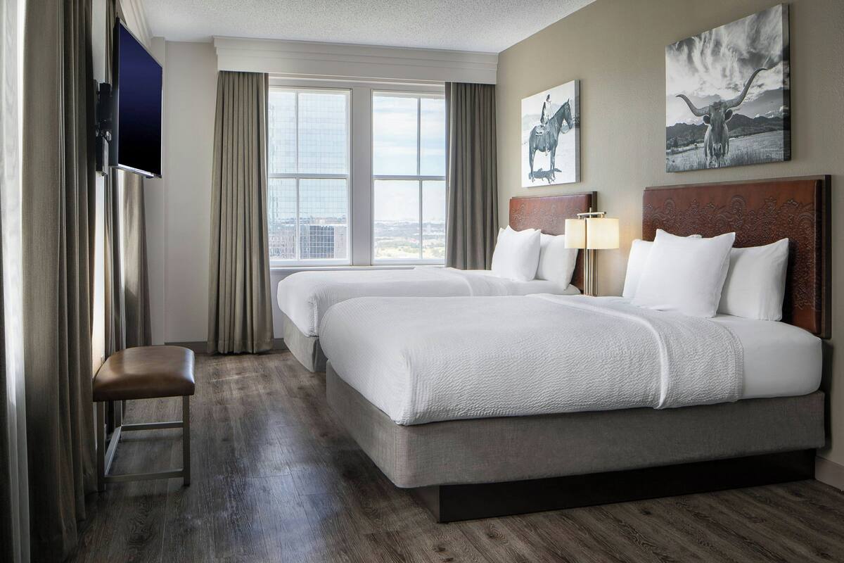 Luxe beddengoed, pillowtop-bedden, een strijkplank/strijkijzer