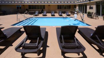 Kolam renang outdoor