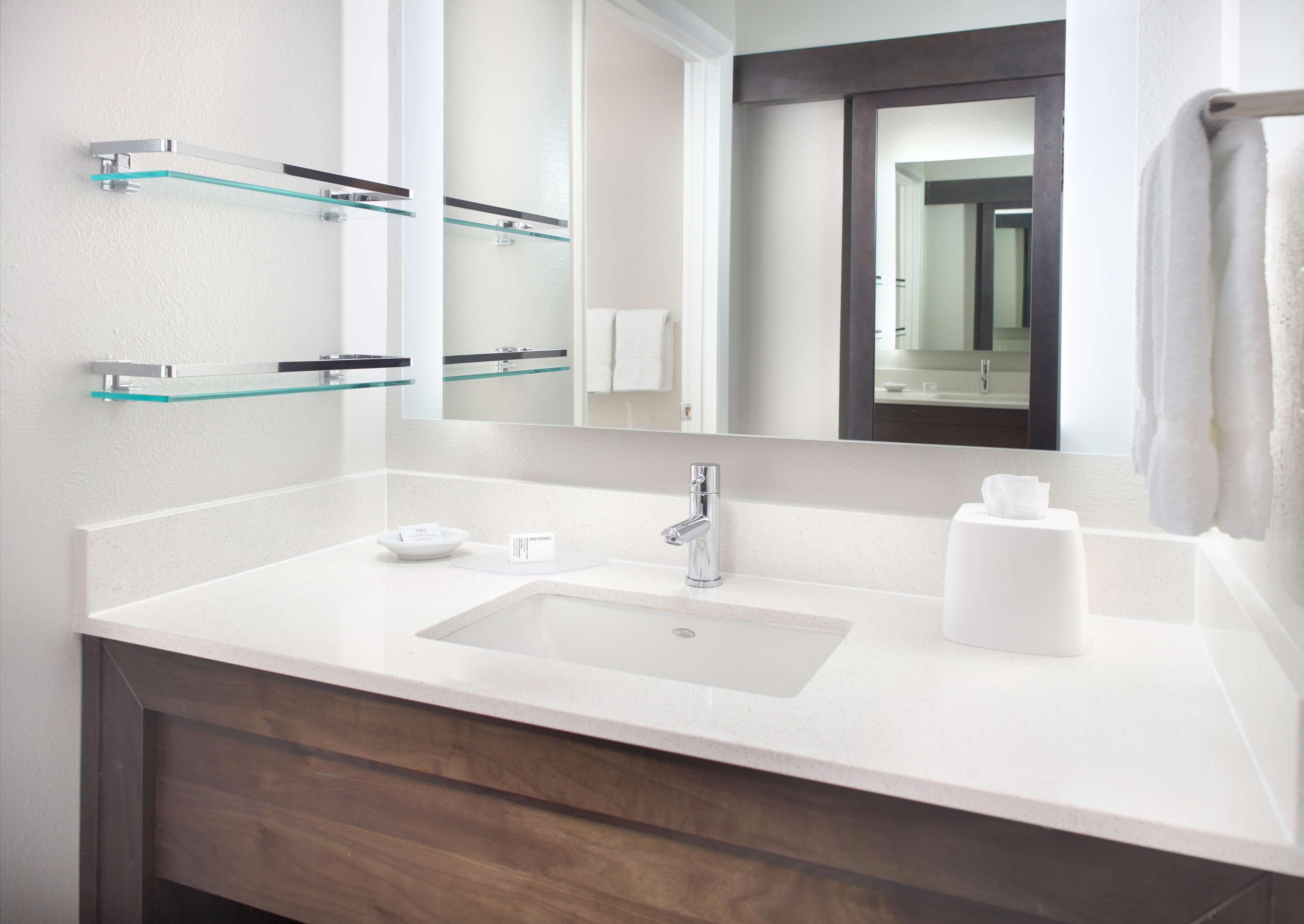 combined shower/bathtub, free toiletries, hair dryer, towels