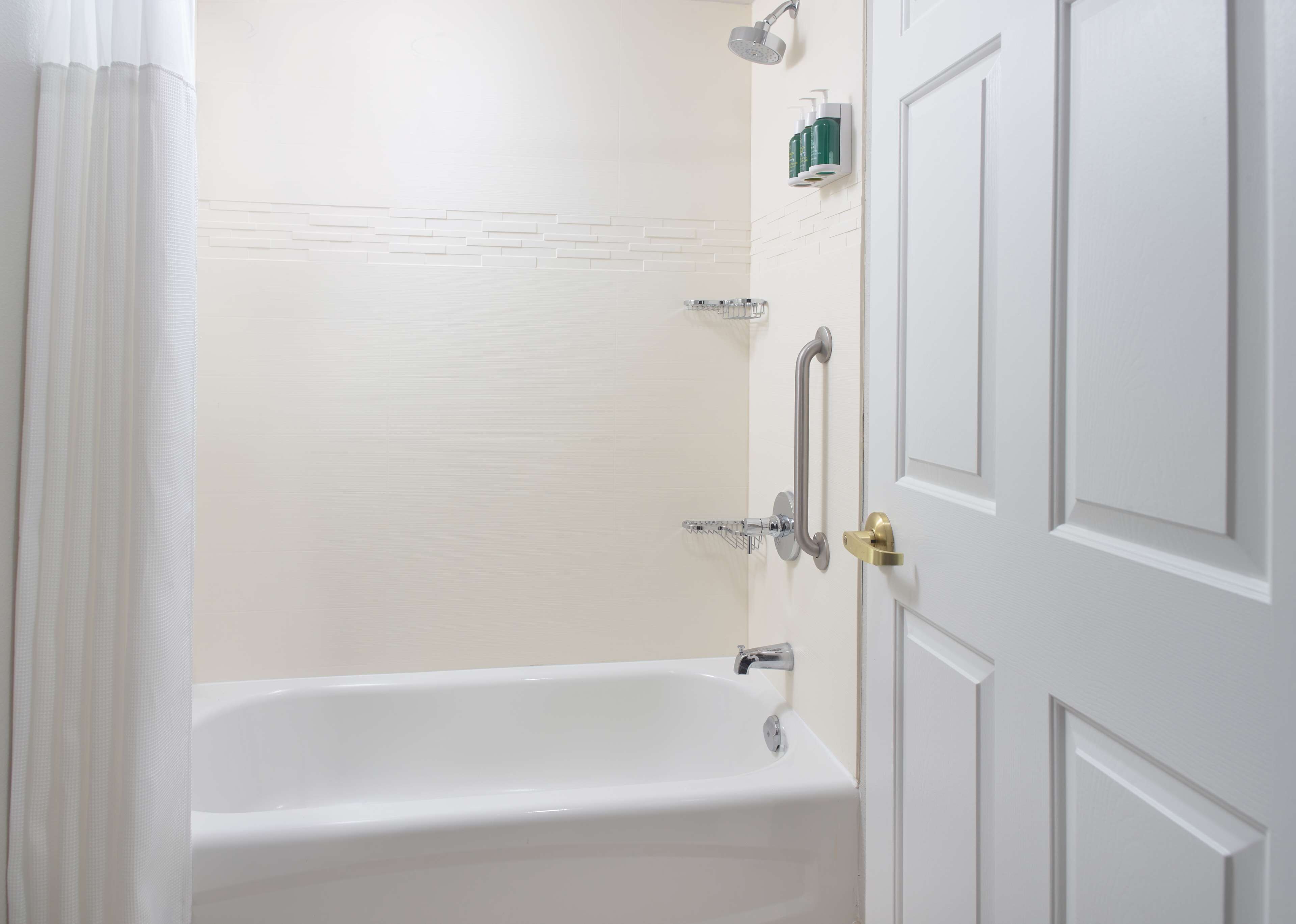 combined shower/bathtub, free toiletries, hair dryer, towels