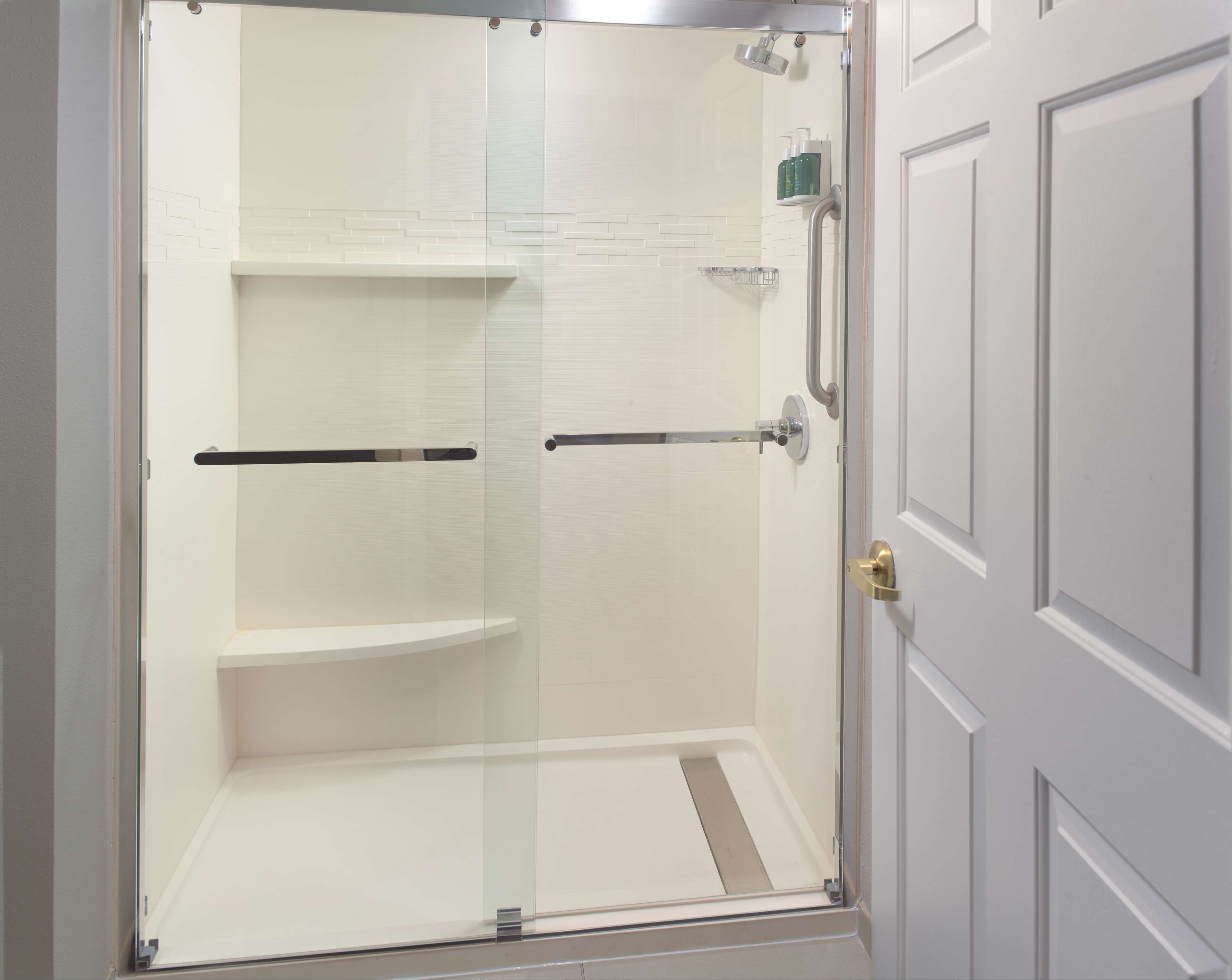 combined shower/bathtub, free toiletries, hair dryer, towels