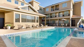 Outdoor pool, sun loungers