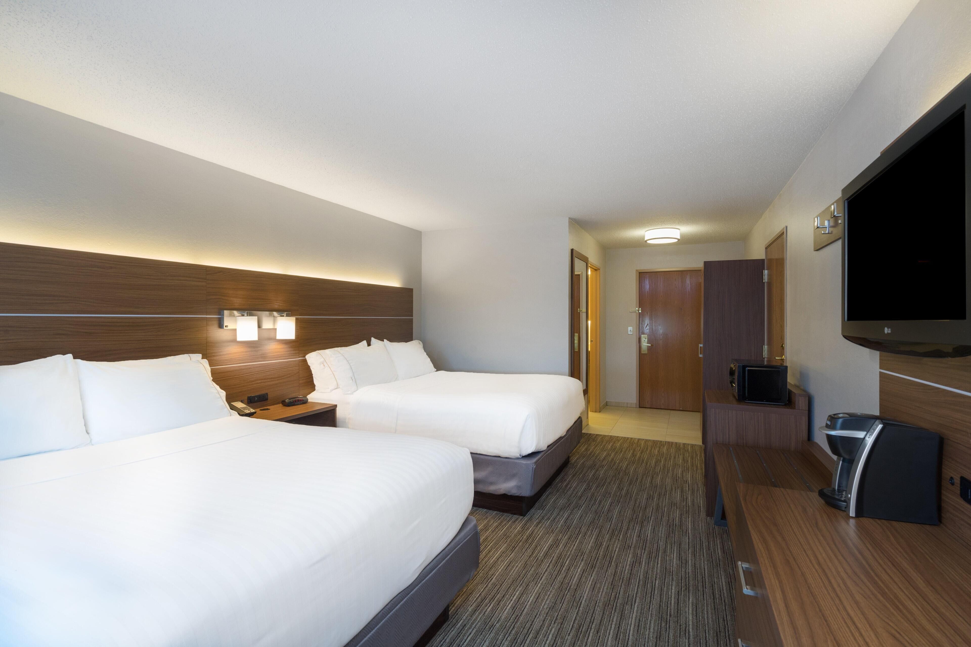 In-room safe, desk, laptop workspace, blackout drapes