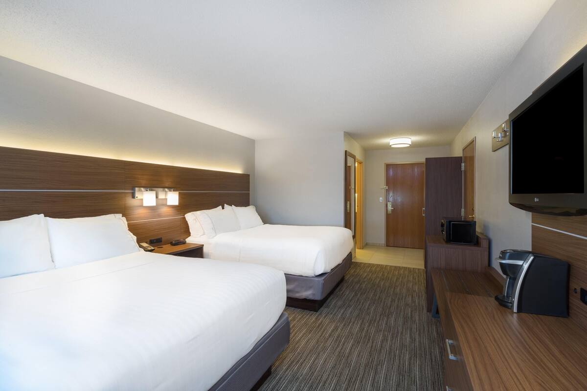 In-room safe, desk, laptop workspace, blackout curtains
