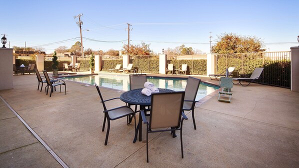 Outdoor pool, pool loungers