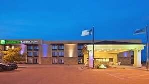 Exterior - Holiday Inn Express Hotel & Suites Colby by IHG (Colby)