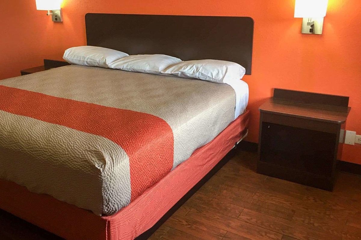 Free WiFi, bed sheets