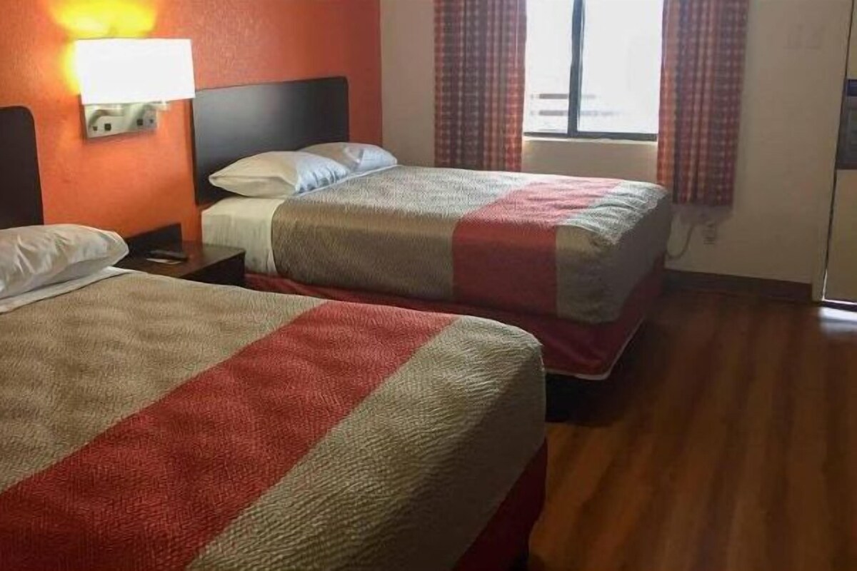 WiFi (free), bed sheets
