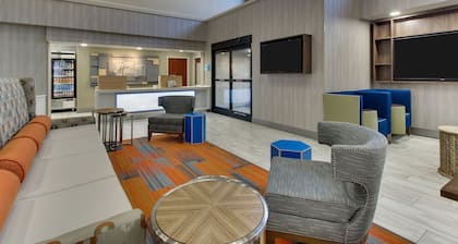 Holiday Inn Express & Suites Atlanta N-Perimeter Mall Area by IHG