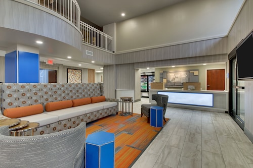 Holiday Inn Express & Suites Atlanta N-Perimeter Mall Area by IHG