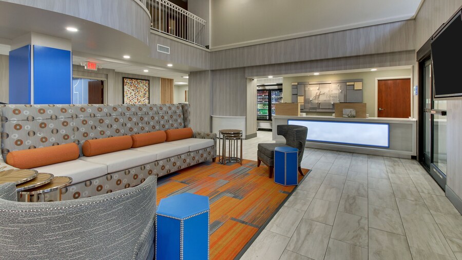 Holiday Inn Express & Suites Atlanta N-Perimeter Mall Area by IHG