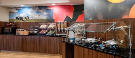 Free daily buffet breakfast