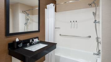 Combined shower/tub, free toiletries, hair dryer, towels