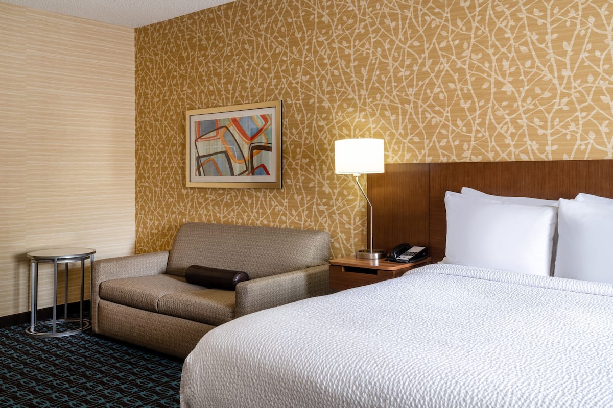 Premium bedding, individually decorated, individually furnished, desk