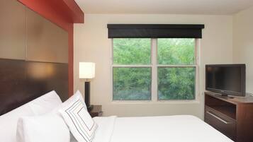 Premium bedding, in-room safe, desk, laptop workspace