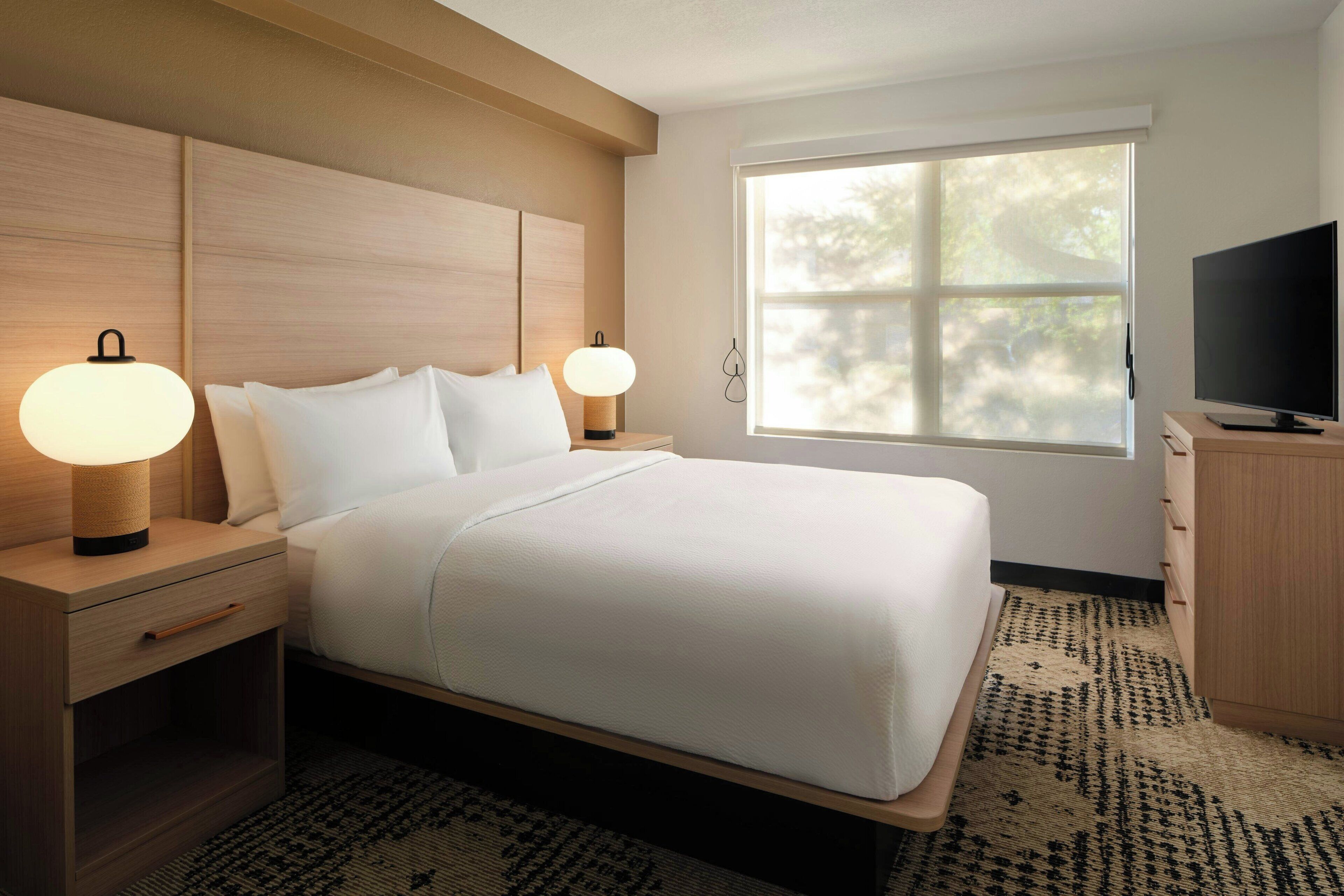 Premium bedding, in-room safe, desk, laptop workspace