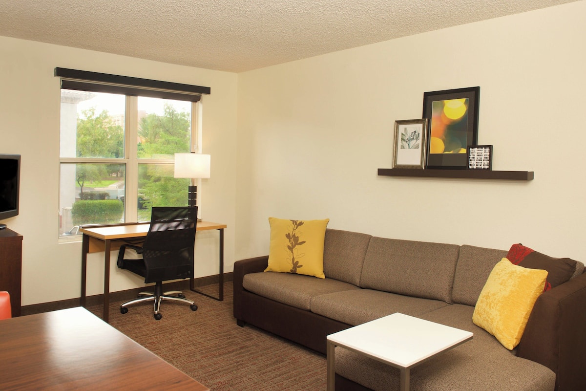 Suite, 1 Bedroom | Living area | 42-inch flat-screen TV with cable channels, Netflix, streaming services