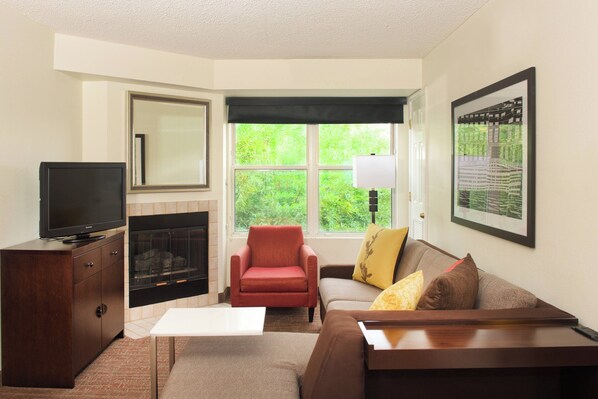 جناح - غرفتا نوم | منطقة المعيشة | تلفزيون بشاشة مسطحة، برامج وأفلام نتفليكس، خدمات بث