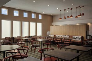 Free daily buffet breakfast - Residence Inn Phoenix Mesa (Mesa)