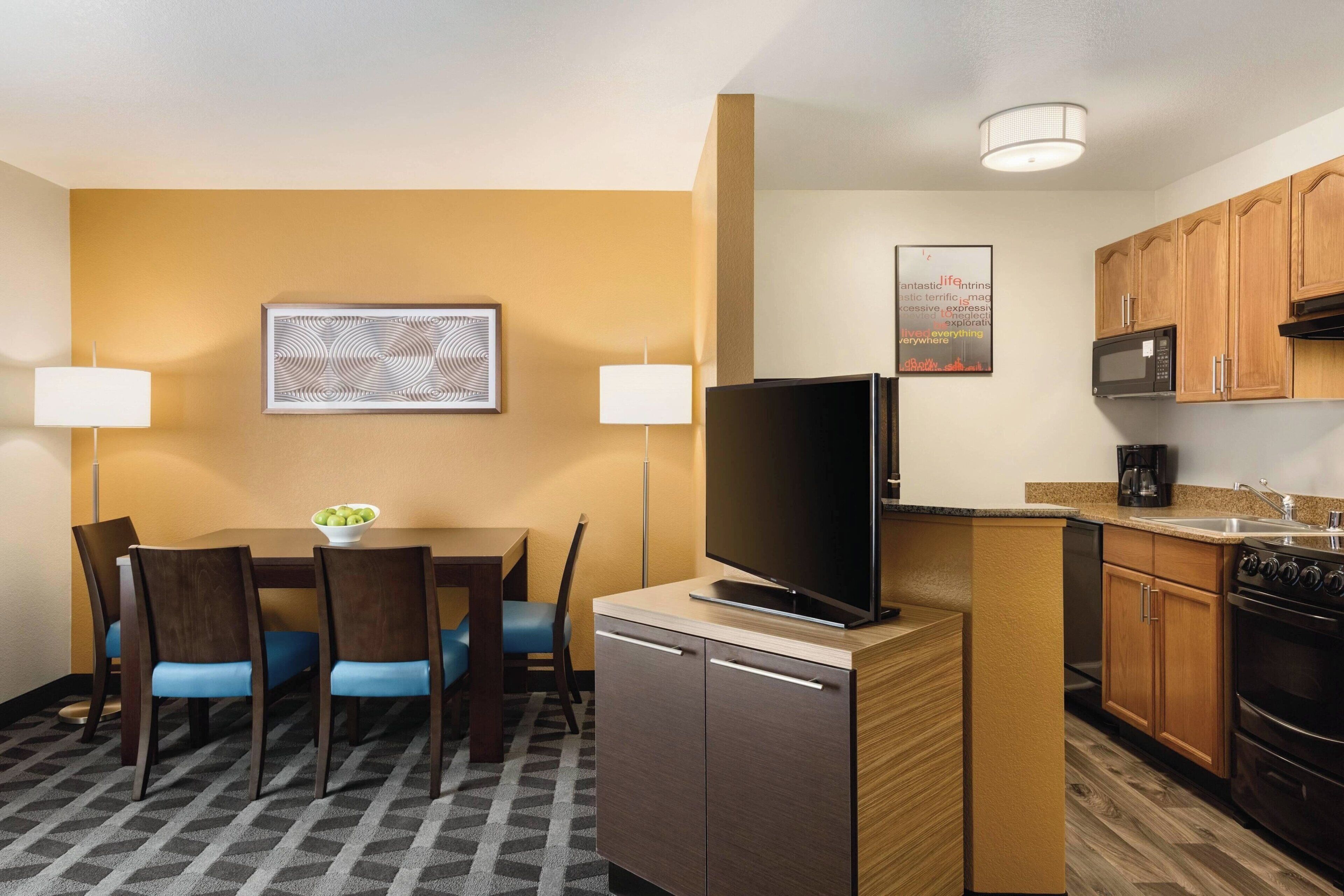suite, 1 bedroom | individually decorated, individually furnished, desk, laptop workspace