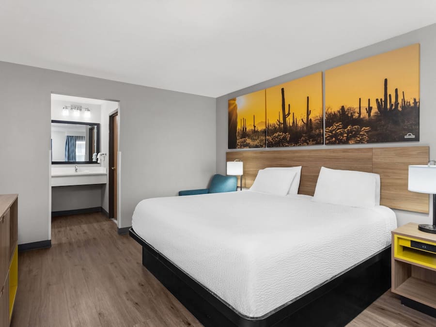 Camera Standard, 1 letto king | Tende oscuranti, ferro/asse da stiro, culle/letti per bambini (gratuiti)