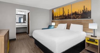 Days Inn by Wyndham Phoenix West