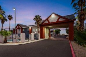 Exterior - Days Inn by Wyndham Phoenix West (Phoenix)