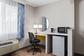 Studio Suite, 1 King Bed, Non Smoking | Blackout drapes, iron/ironing board, free cribs/infant beds