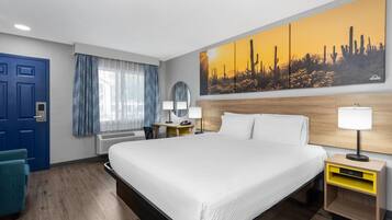 Rom, 1 kingsize-seng, tilgjengelighetstilpasset, ikke-røyk | Blendingsgardiner, strykejern/-brett og barnesenger (inkludert)