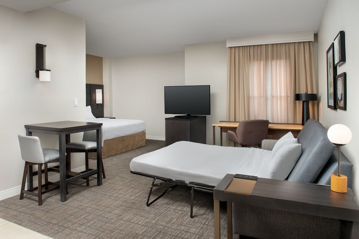 1 bedroom, premium bedding, in-room safe, desk