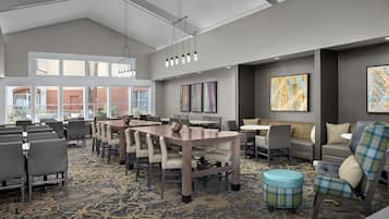 Desayuno continental gratuito y diario