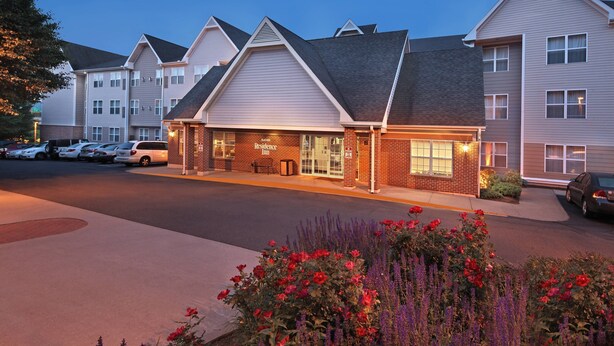A multi-story hotel with a brick facade and a large glass entrance. - Residence Inn Marriott Danbury (Danbury)