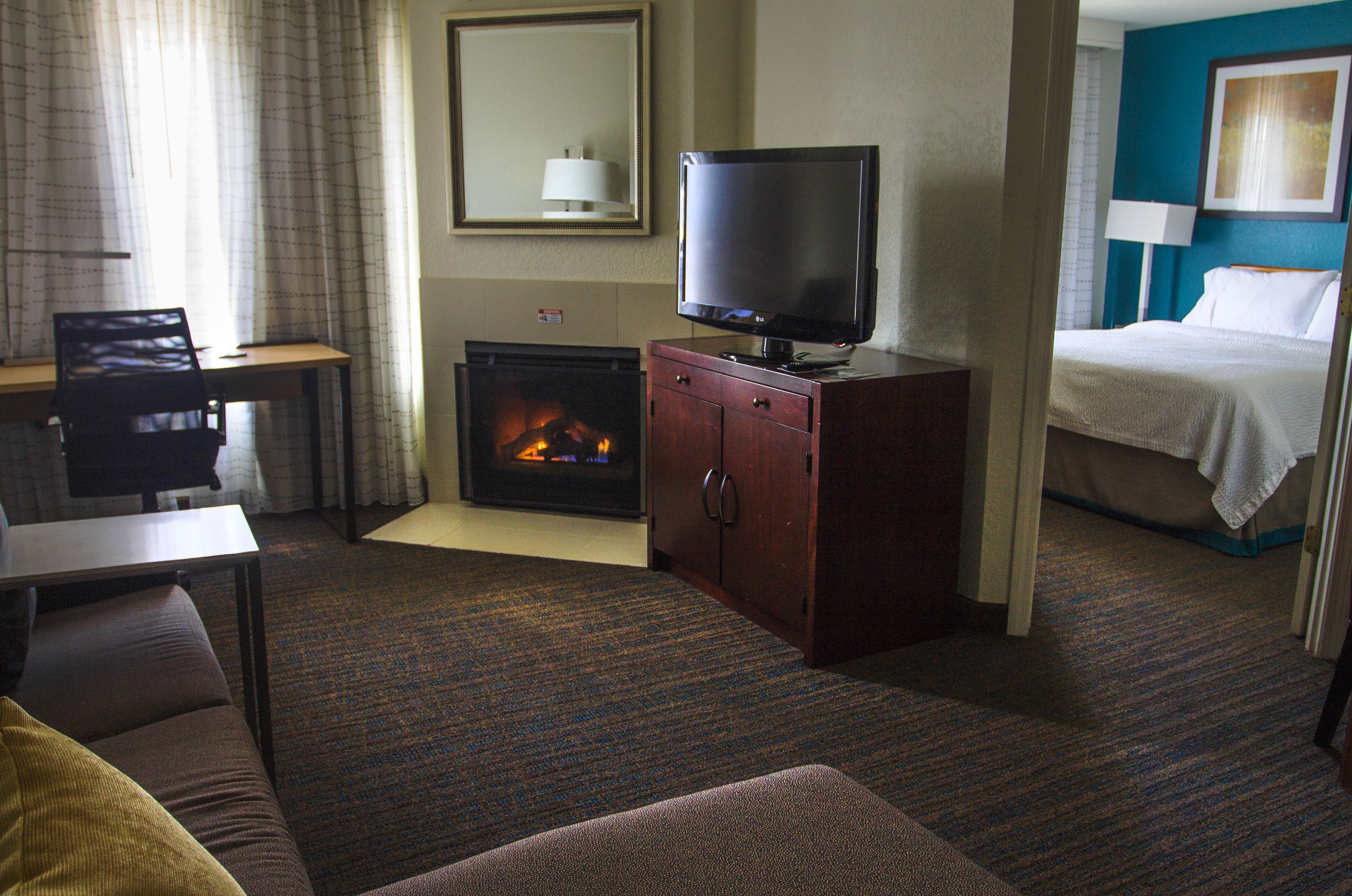 flat-screen tv, pay films