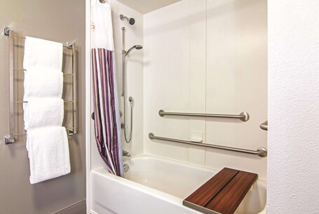 La Quinta Inn Suites by Wyndham Orlando UCF - Image 23