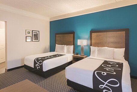 La Quinta Inn Suites by Wyndham Orlando UCF - Image 10