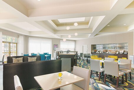 La Quinta Inn Suites by Wyndham Orlando UCF - Image 35