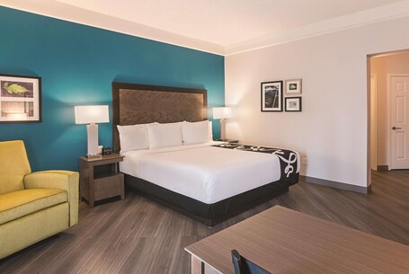 La Quinta Inn Suites by Wyndham Orlando UCF - Image 47