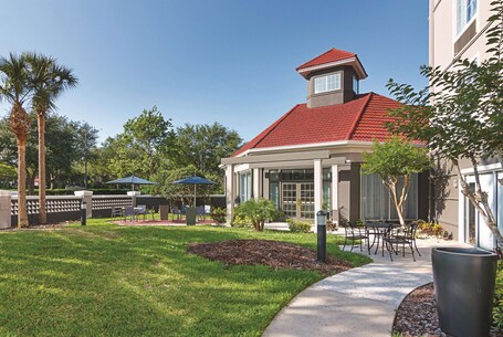 La Quinta Inn Suites by Wyndham Orlando UCF - Image 16